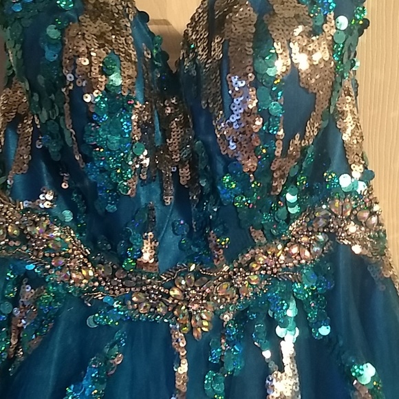 Dress - Picture 4 of 8